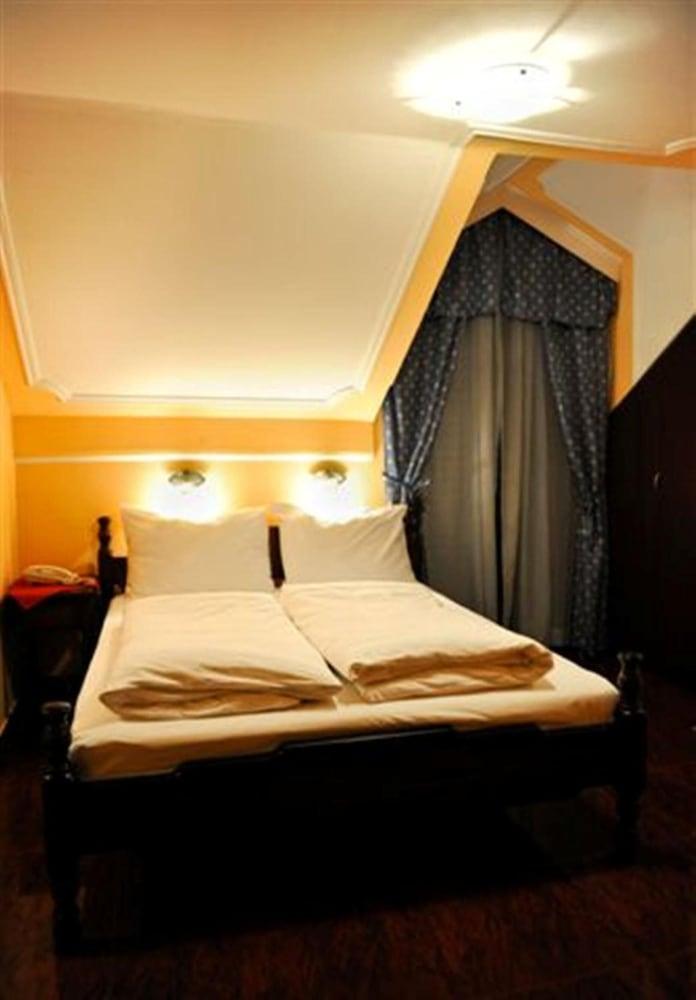 Hotel Evropa بودغوريتْسا المظهر الخارجي الصورة