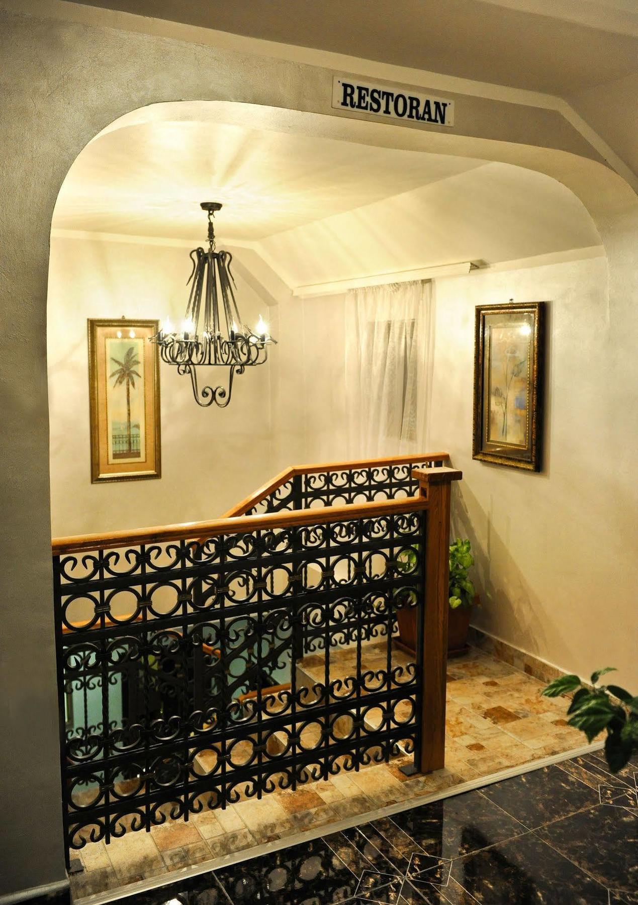 Hotel Evropa بودغوريتْسا المظهر الخارجي الصورة